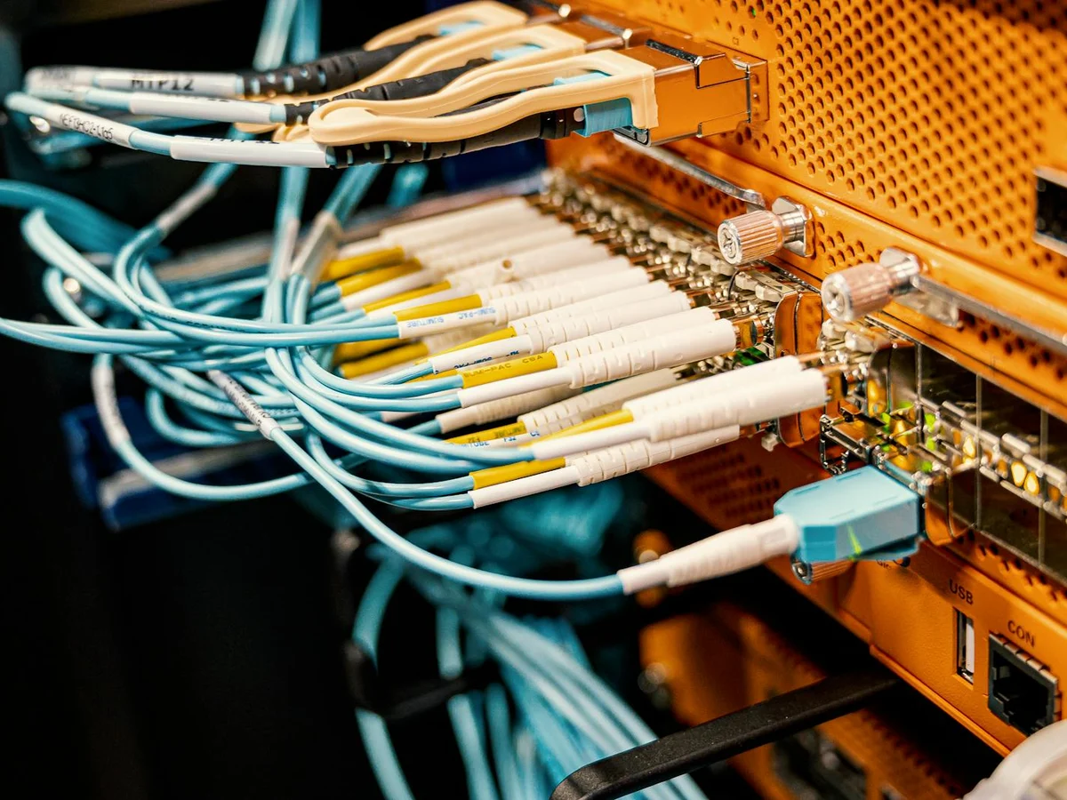 Patch panel and structured cabling in a network rack